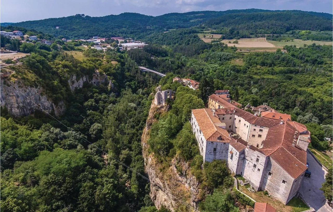 Amazing Apartment In Pazin With Wifi Katun Lindarski